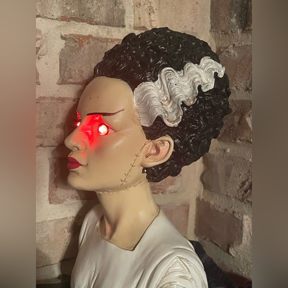 LED Frankenstein Bride/Wife Bust Halloween Figure - Picture 5 of 10